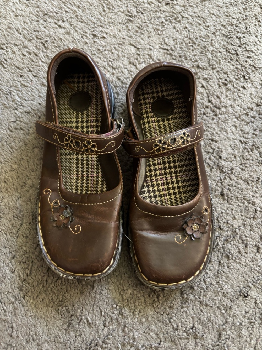 Vintage tks Mary Jane Shoes Girls 2 Brown Floral Dragonfly